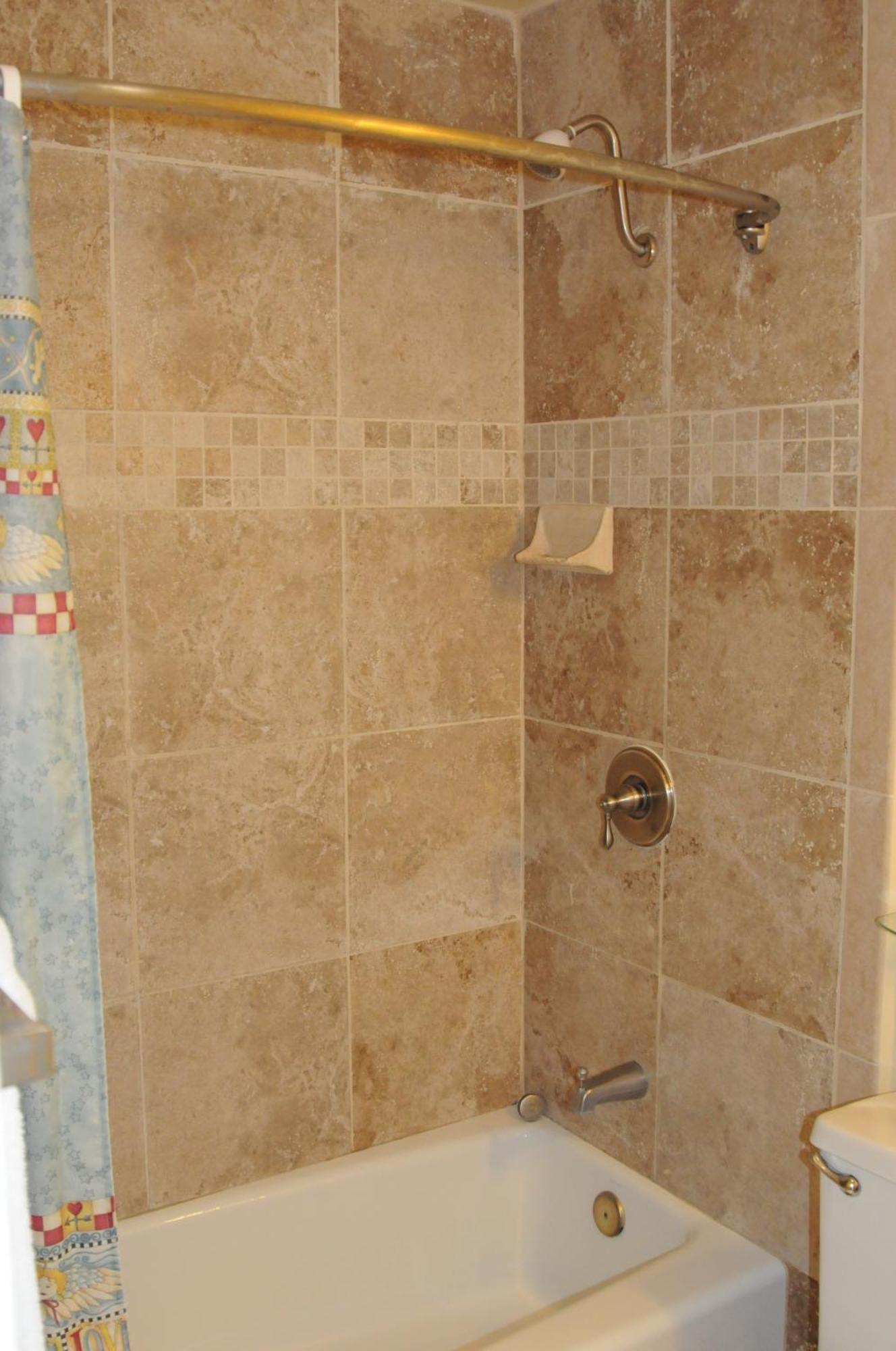 Habitación con cama grande