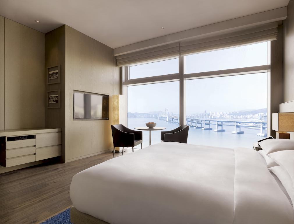 Kamer met Kingsize Bed en Uitzicht op de Oceaan
