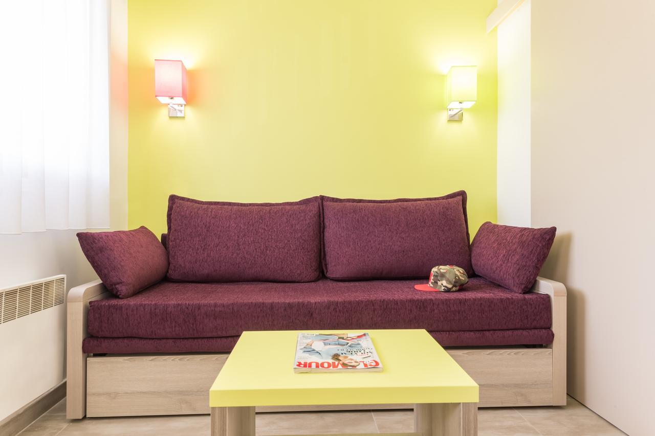 Two-Bedroom Duplex Apartment with Sleeping Alcove and Balcony (6 People) - Garden View