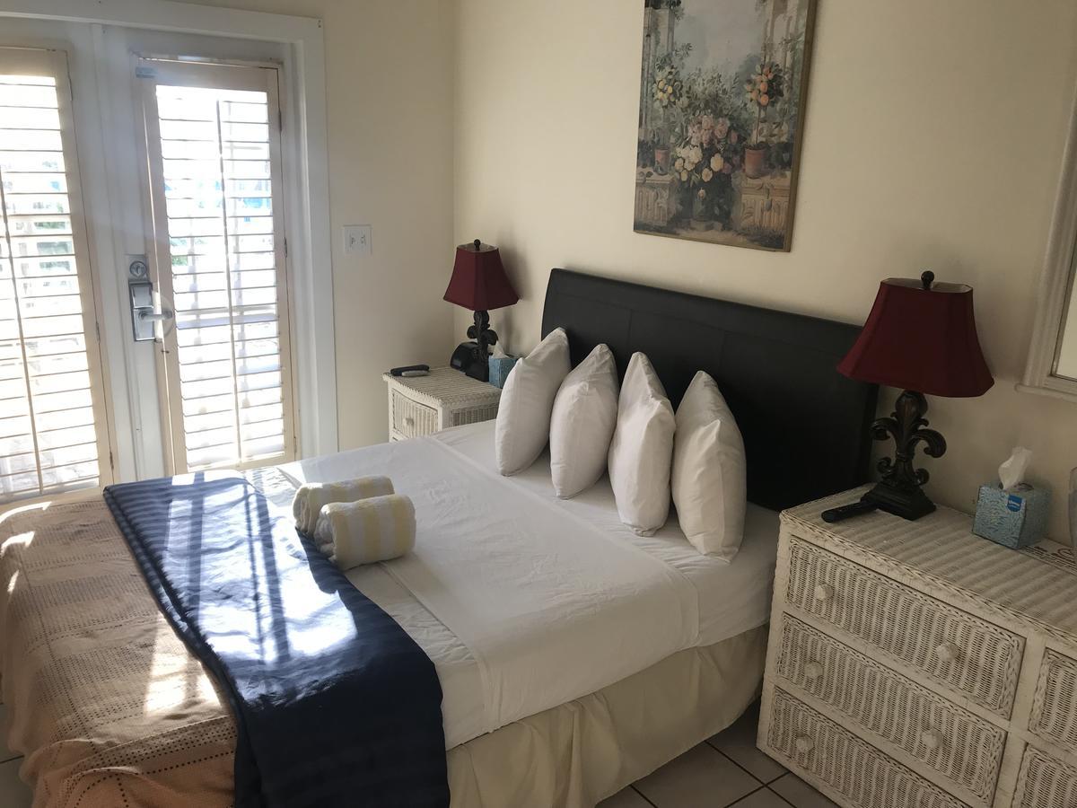 Deluxe Zimmer mit Poolblick -12 - nur für Männer