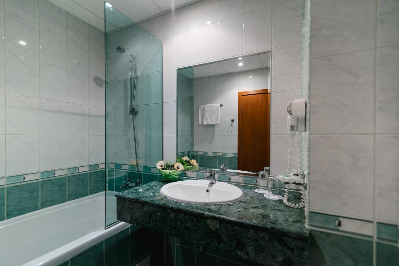 Family Suite (2 Adults + 2 Children)