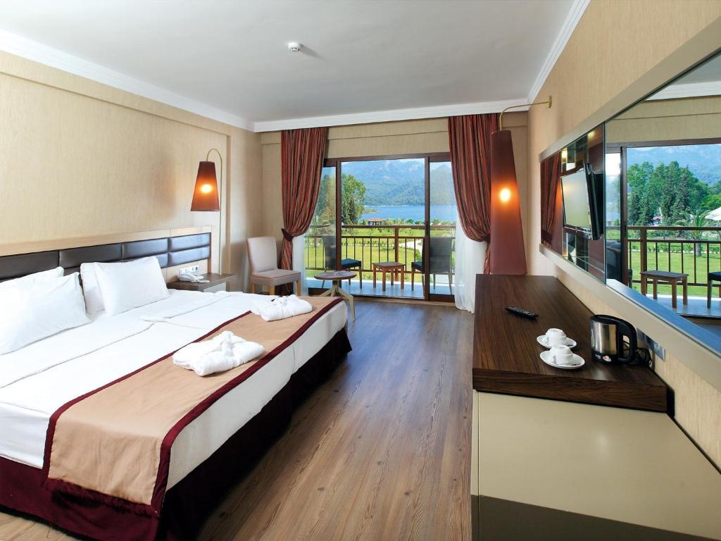 Deluxe Zimmer mit Poolblick