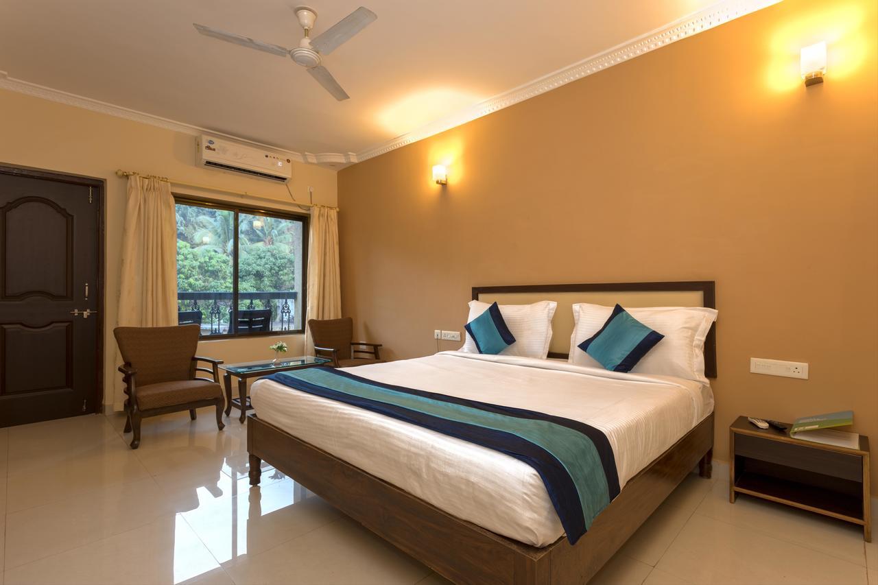 Deluxe Room with Pool View