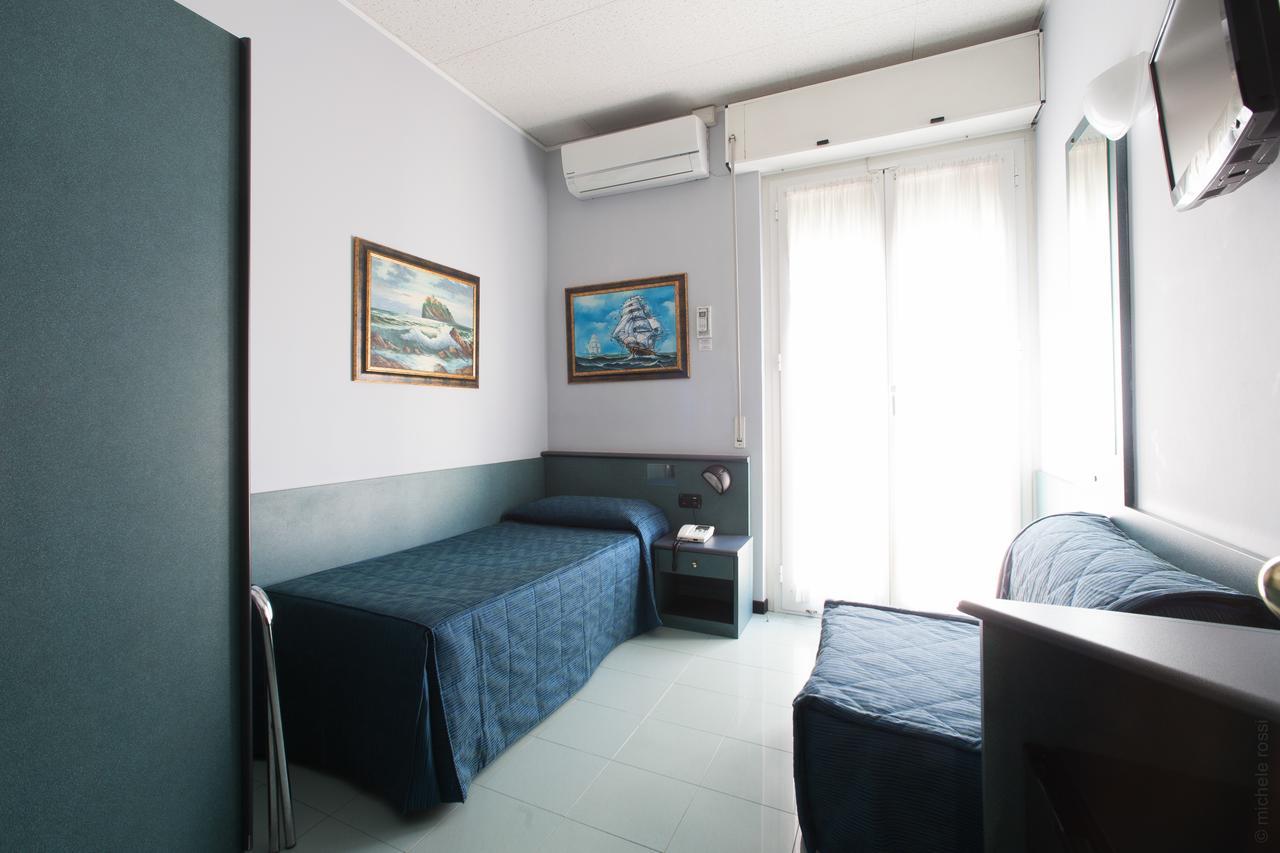 Small Single Room,645600156:JPEG