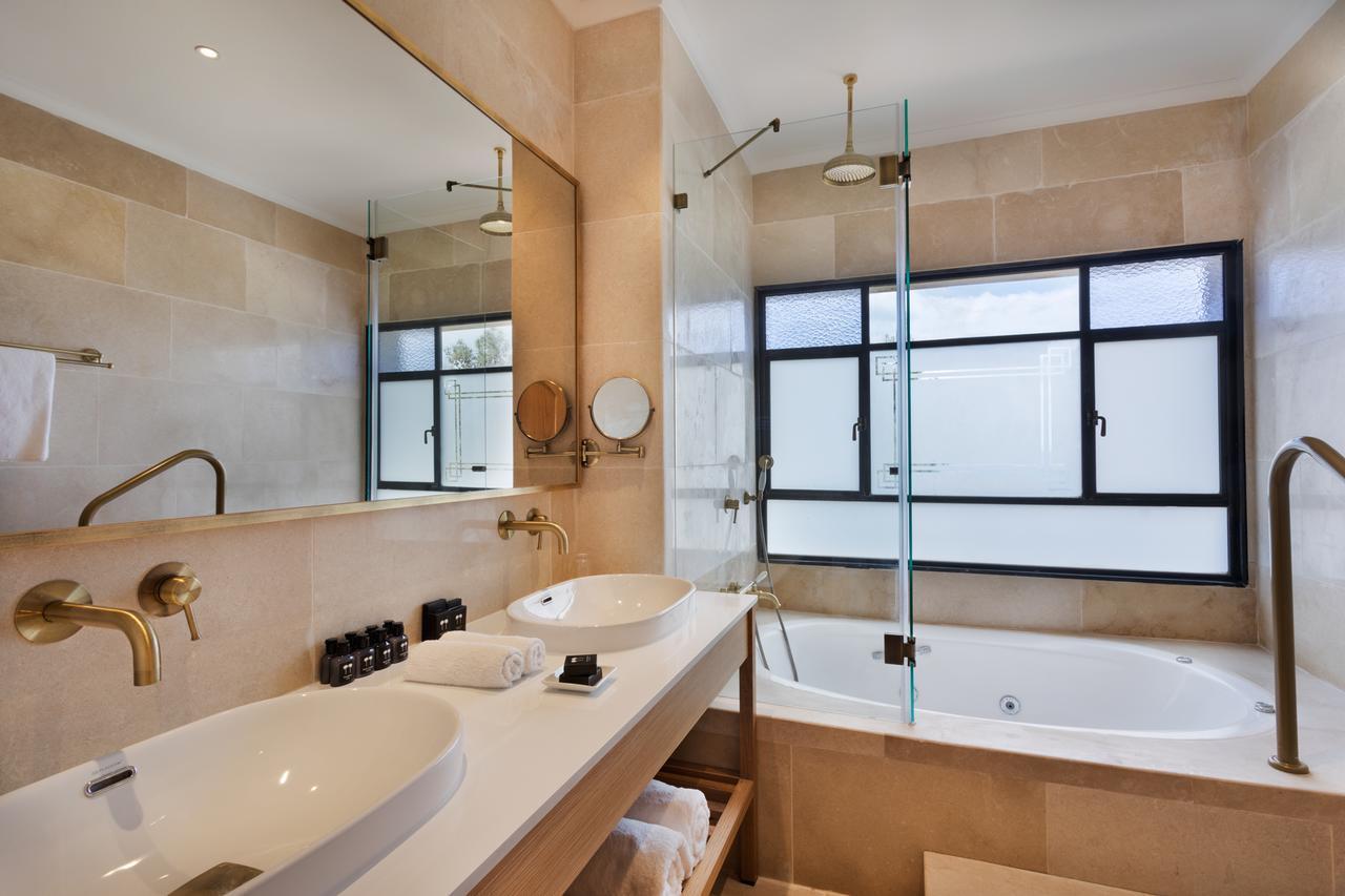 Deluxe Suite with Spa Bath