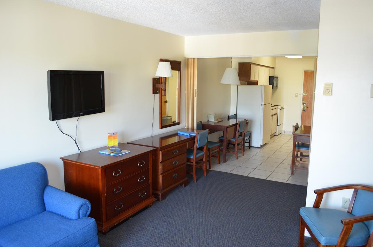 Studio Efficiency Blvd View with 1 Queen and 1 Sleeper Sofa - T7
