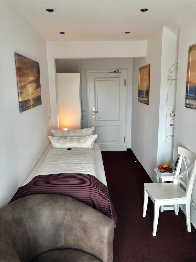 Single Room,646501959:JPEG