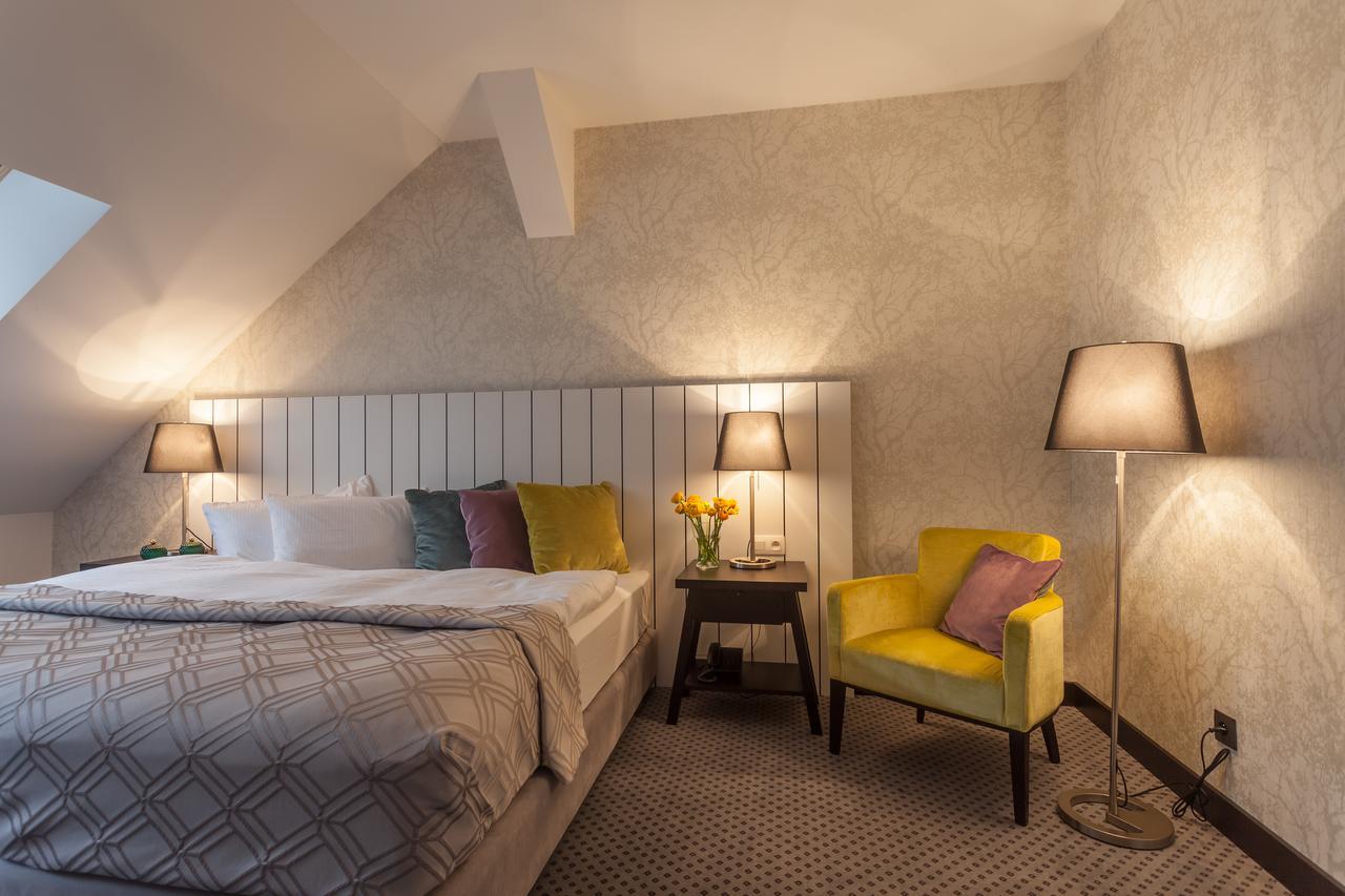 Double or Twin Room Hotel AVANA****