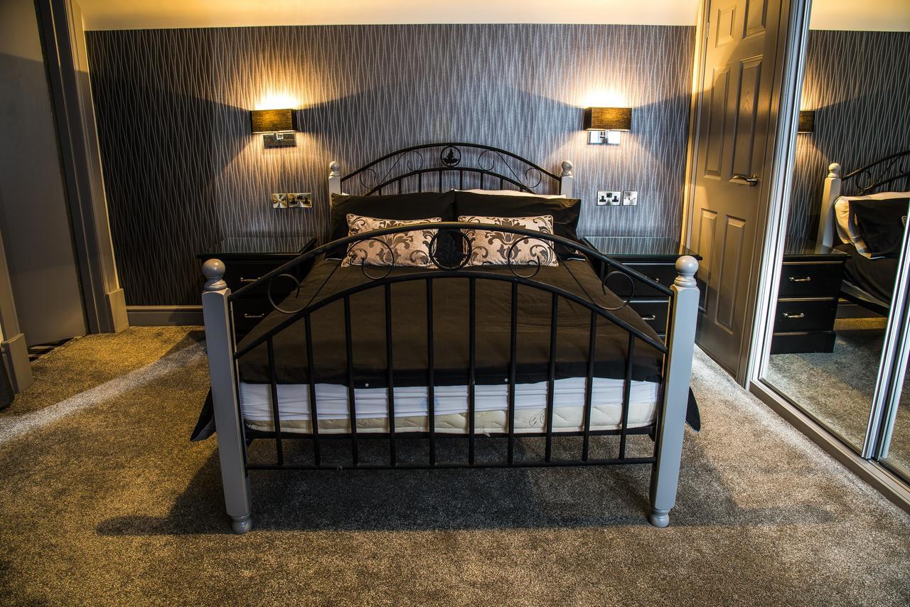 Deluxe Double Room with Side Sea View