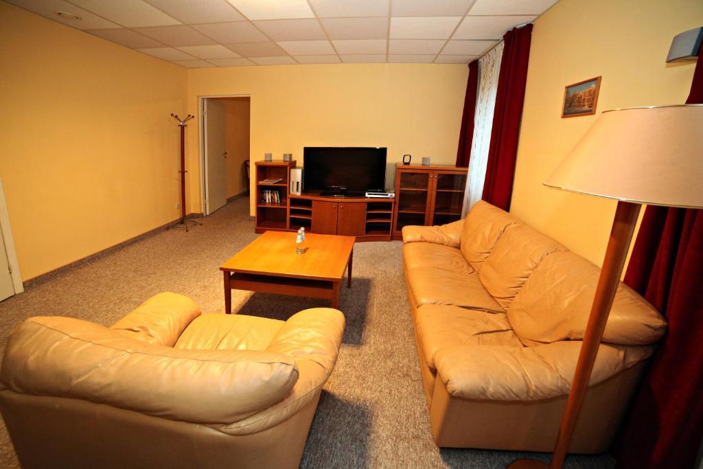 Standard Double Suite,112880799:JPEG