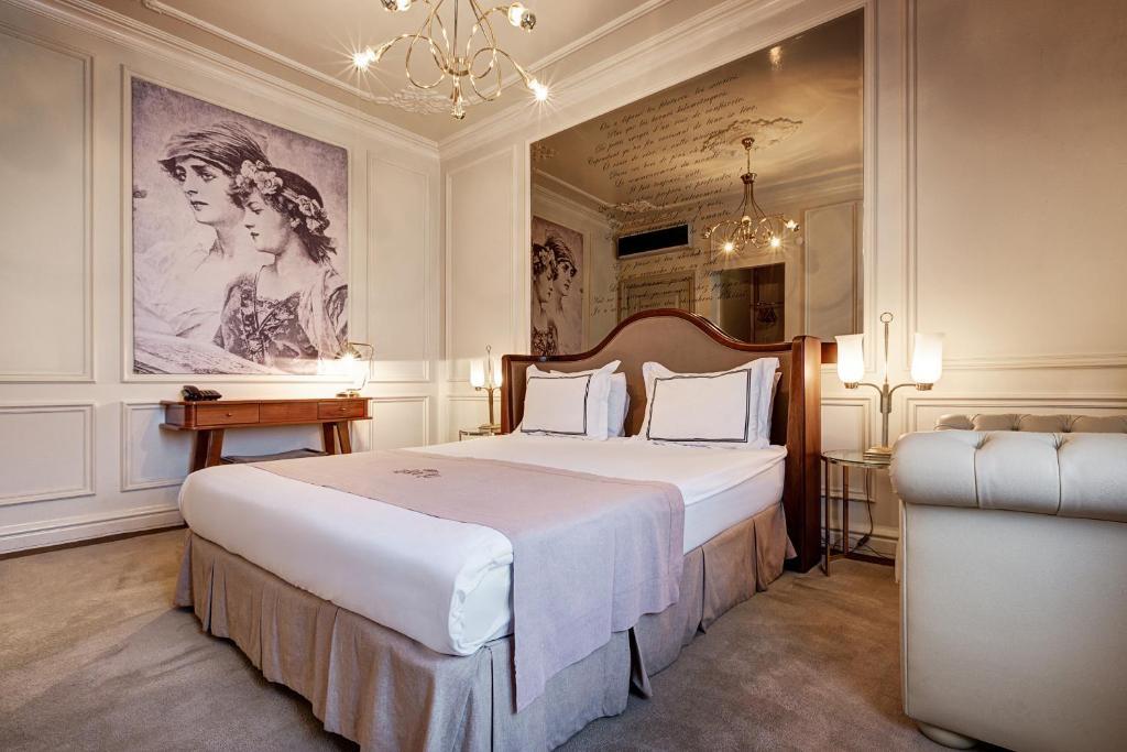 Queen Room with Two Queen Beds - Non-Smoking