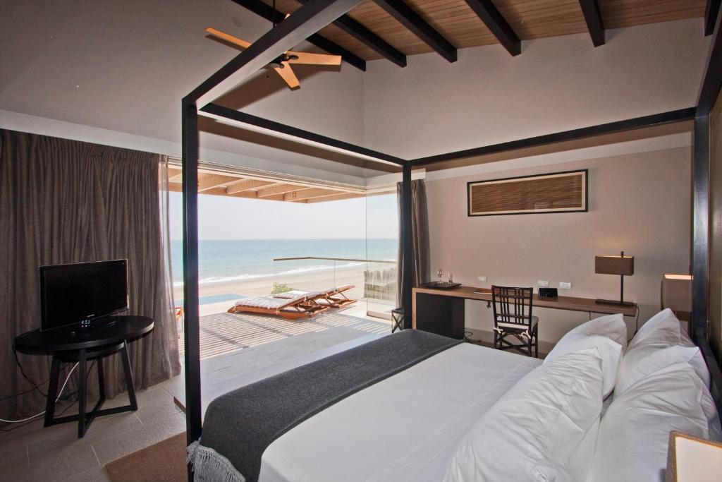 Beachfront Pool Villa