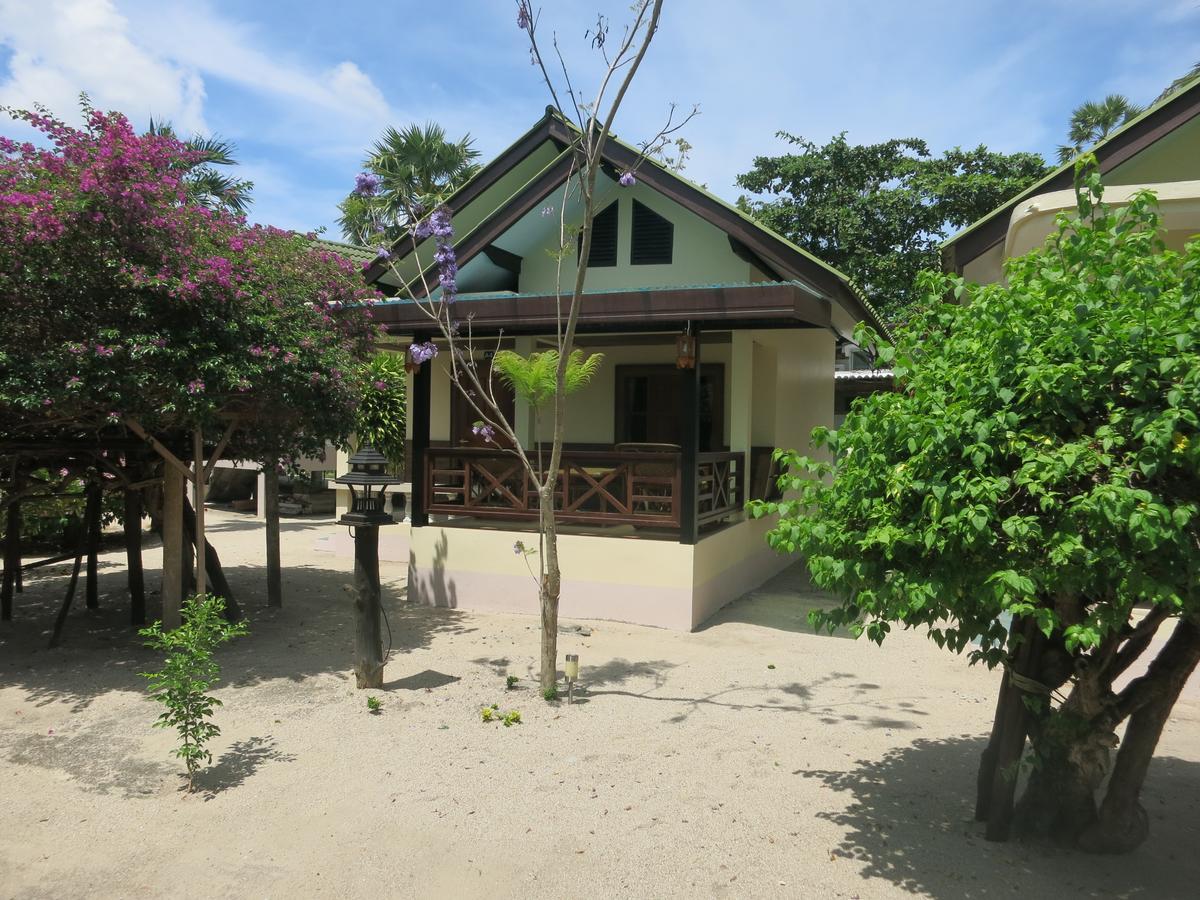 Bungalow with Twin Beds