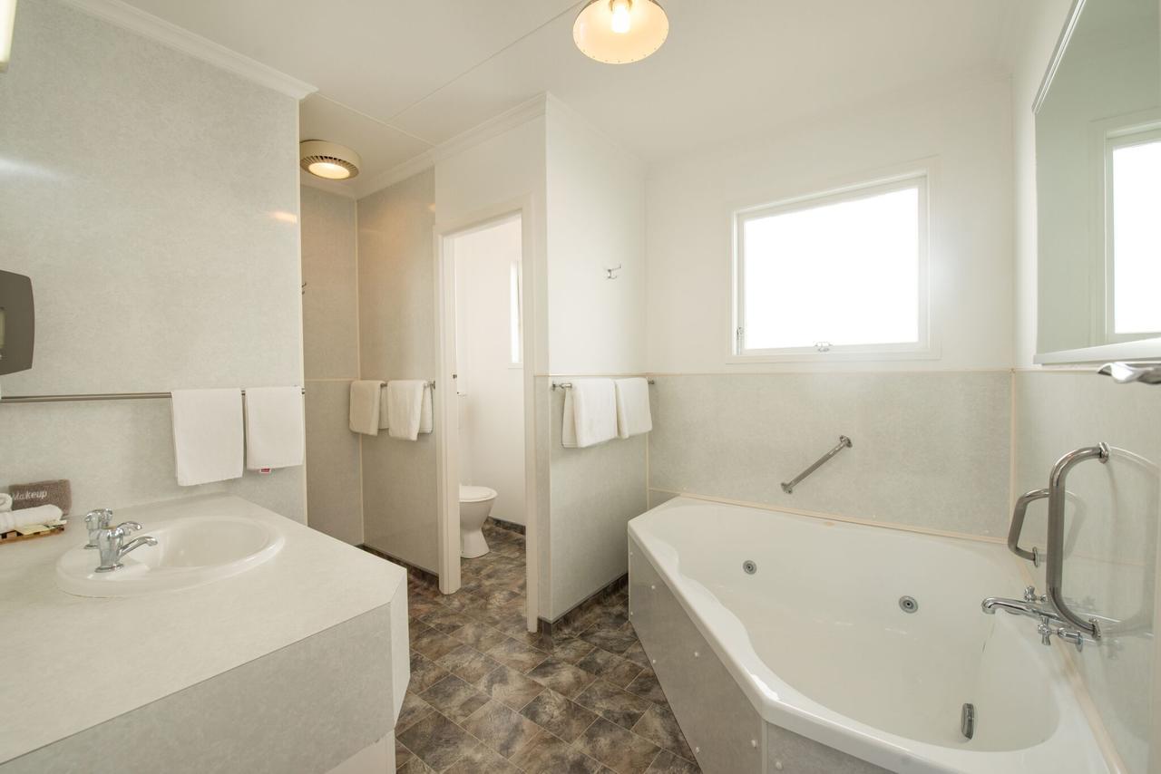 Two-Bedroom Apartment with Spa Bath