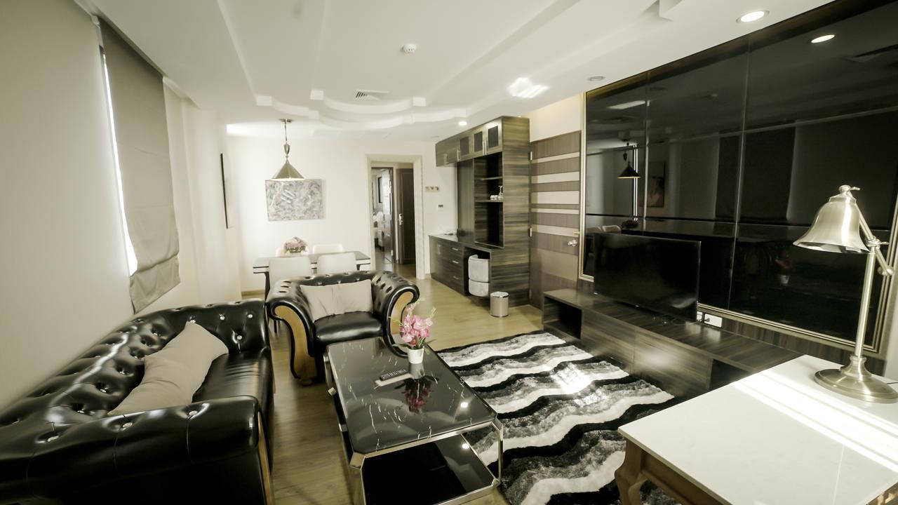 King Suite with Pool View