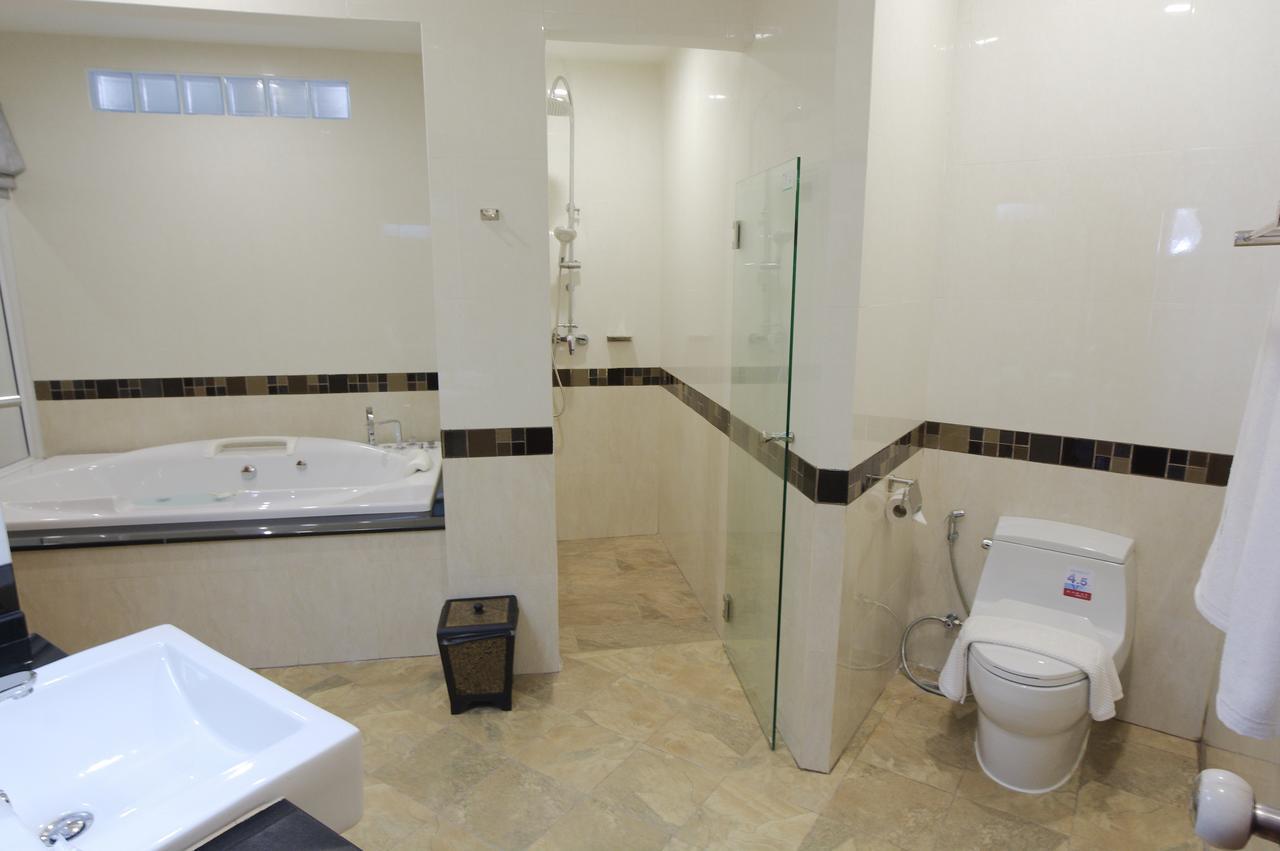 Deluxe Suite with Spa Bath