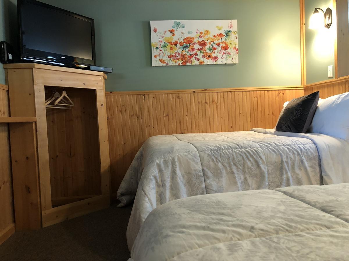 Double Room with Two Double Beds and Kitchenette #8