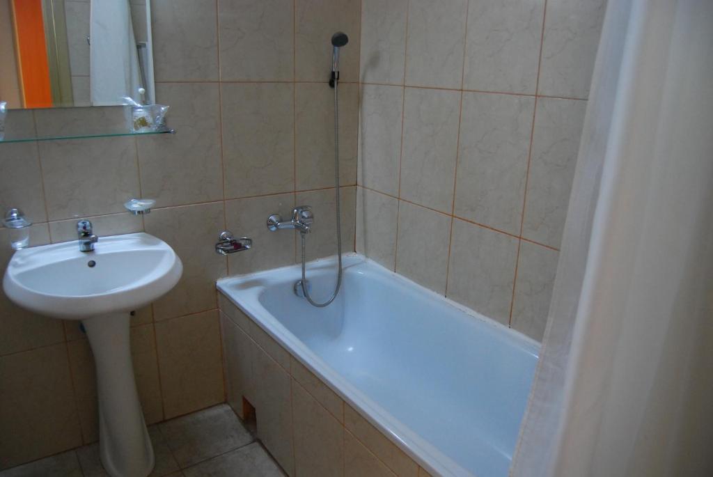 Standard Double or Twin Room,1324352104:JPEG