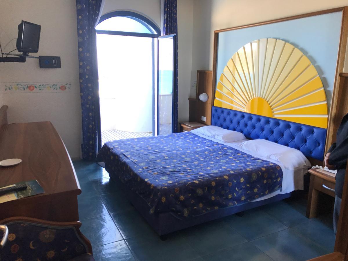 Double or Twin Room Sea View,665867433:JPEG