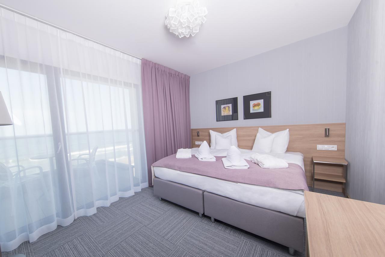 One-Bedroom Suite Sea View