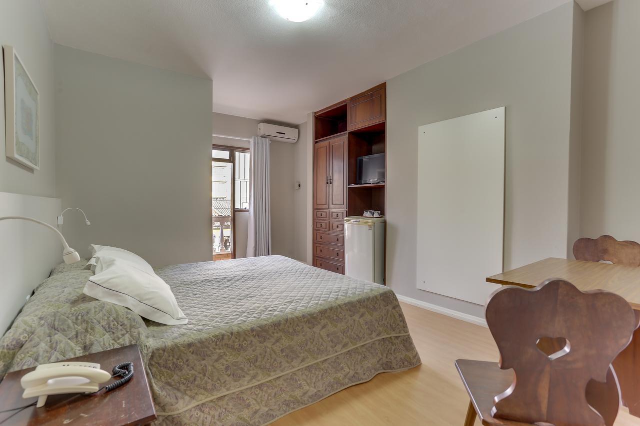 Luxury Double Room with Partial Sea View