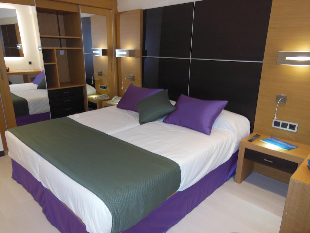 Tweepersoonskamer met 2 Aparte Bedden