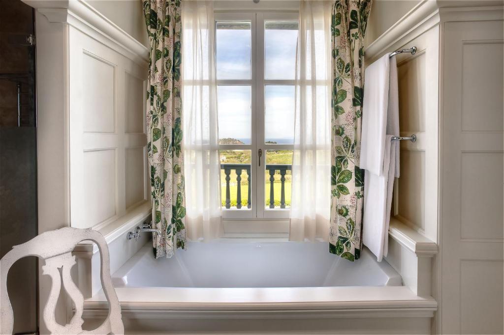 Double Room with Balcony and Sea View