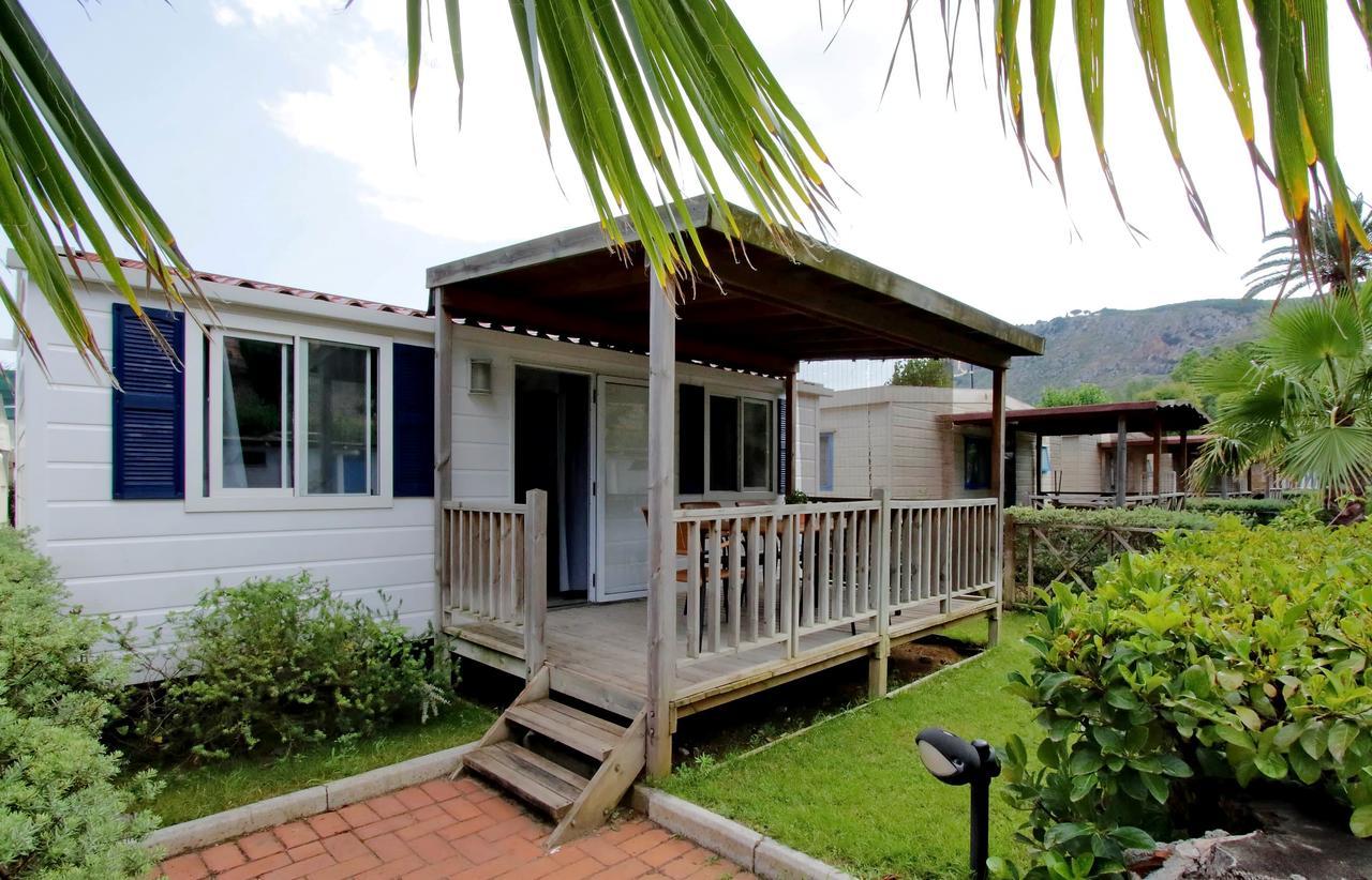 Mobile Home,670437348:JPEG
