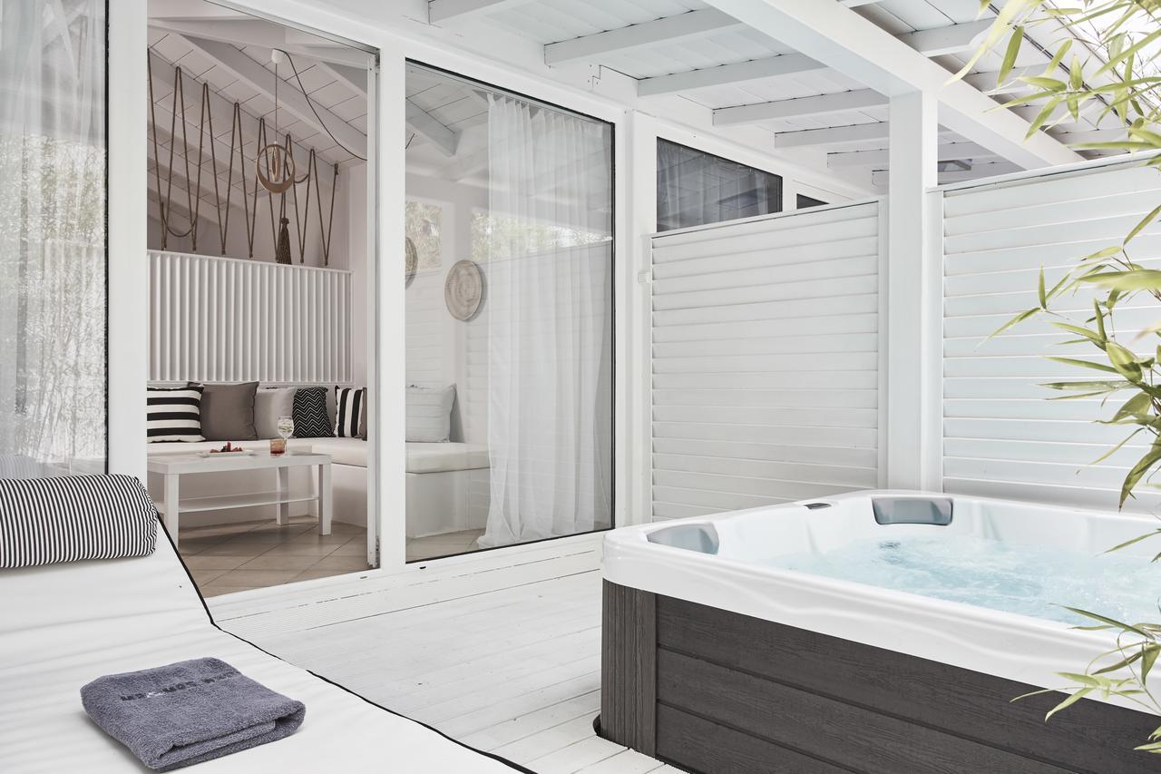 Honeymoon Suite Outdoor Jacuzzi™,1278946198:JPEG