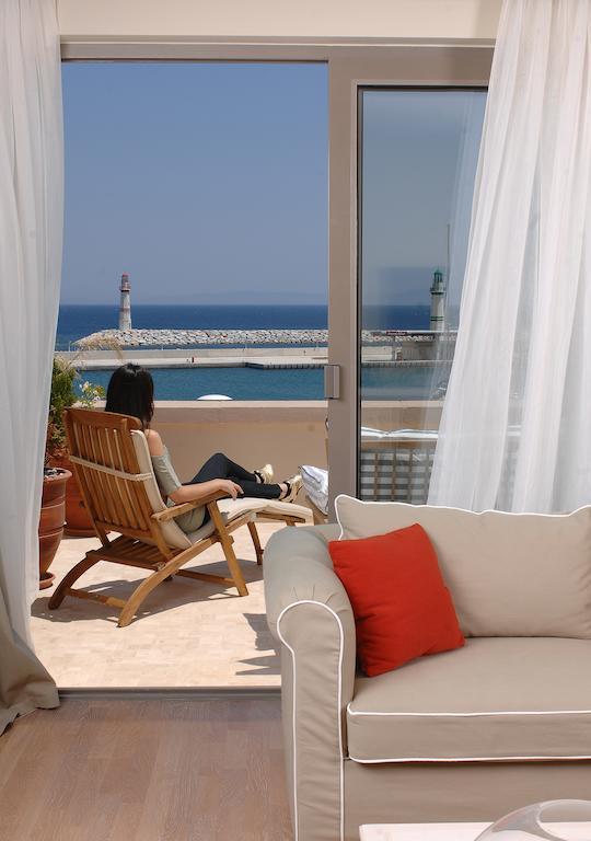 Deluxe Tweepersoonskamer - 1 Tweepersoonsbed of 2 Aparte Bedden - Balkon en Zeezicht