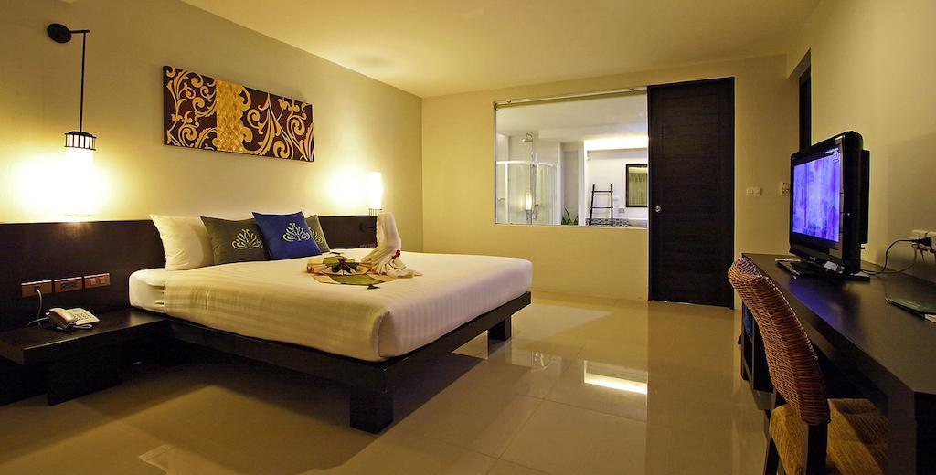 Suite mit Doppelzimmer und Poolblick