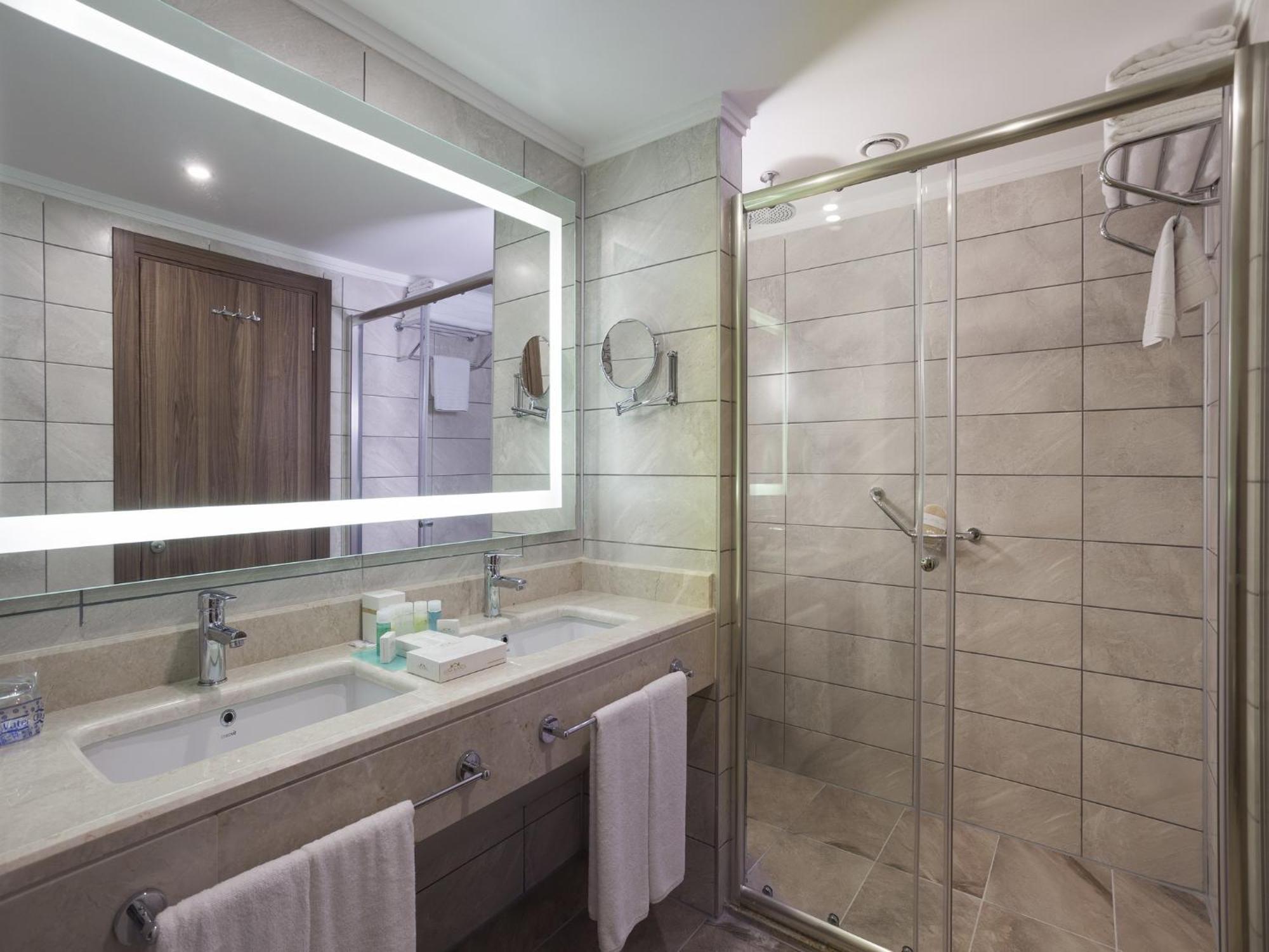 Deluxe Family Suite,1037810647:JPEG