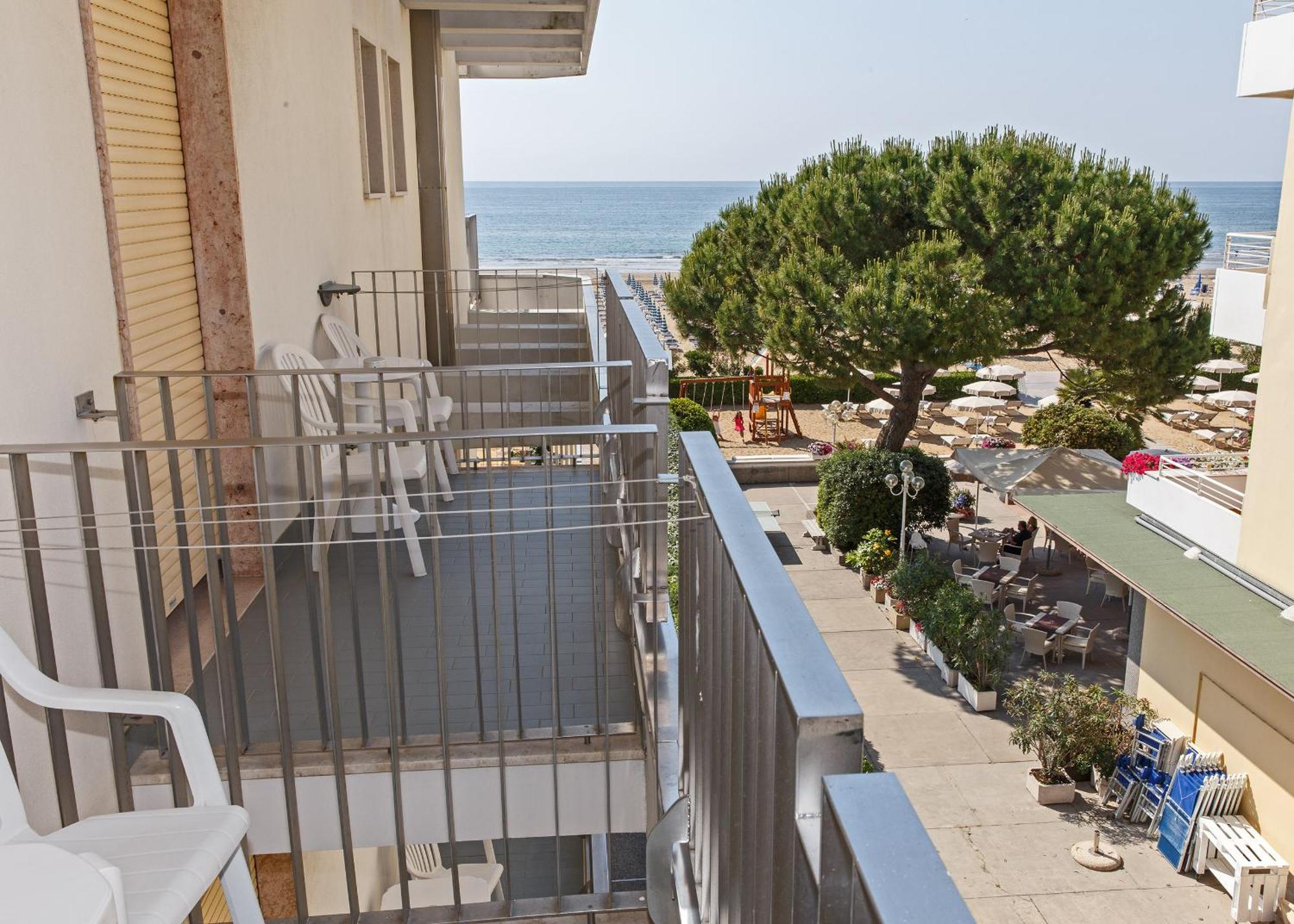 Habitación Doble Estándar con vistas laterales al mar - 1 o 2 camas