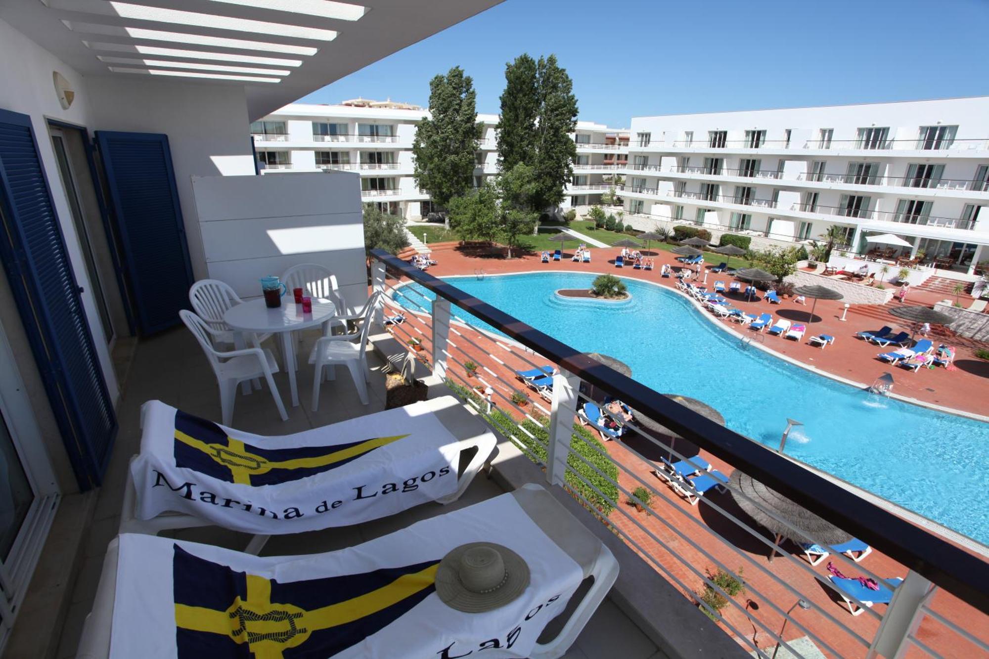Appartement met 2 Slaapkamers en Uitzicht op het Zwembad of de Jachthaven - 3 Sterren