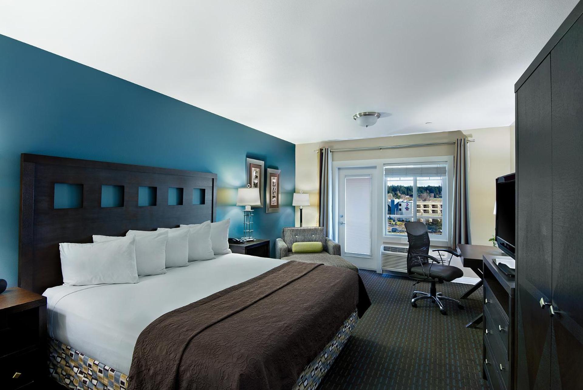 Bay View Balcony King Suite