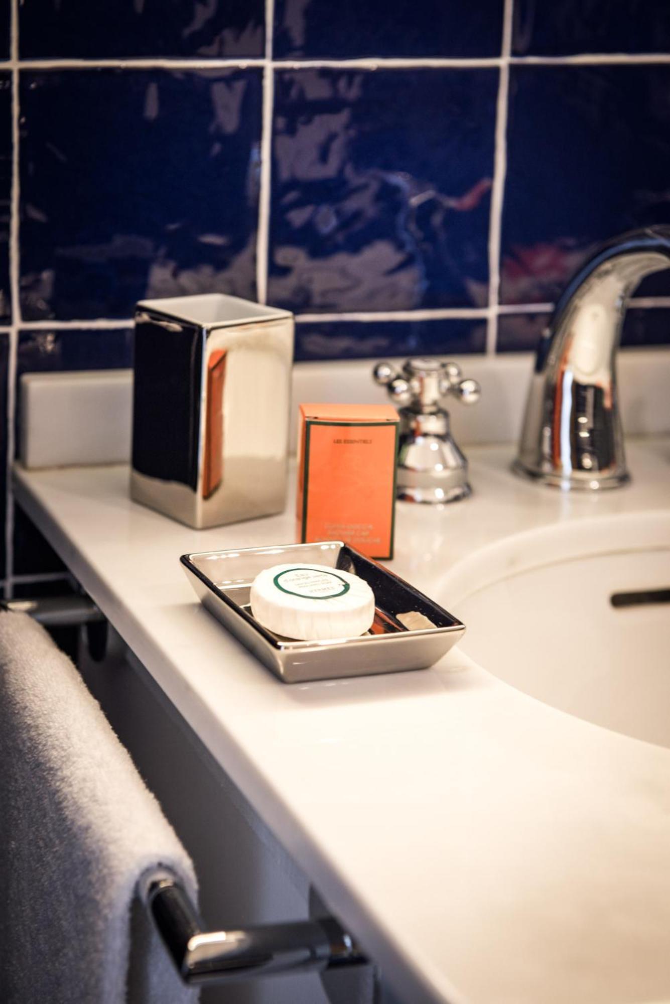 Deluxe tweepersoonskamer met balkon en uitzicht op zee