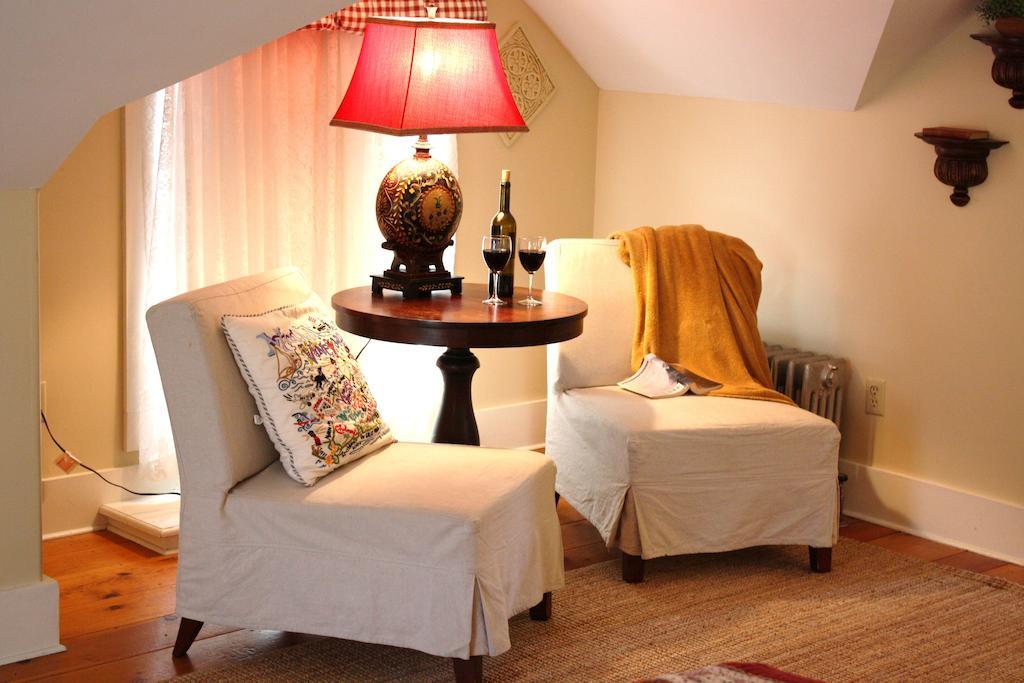 Queen Suite with Double Bed