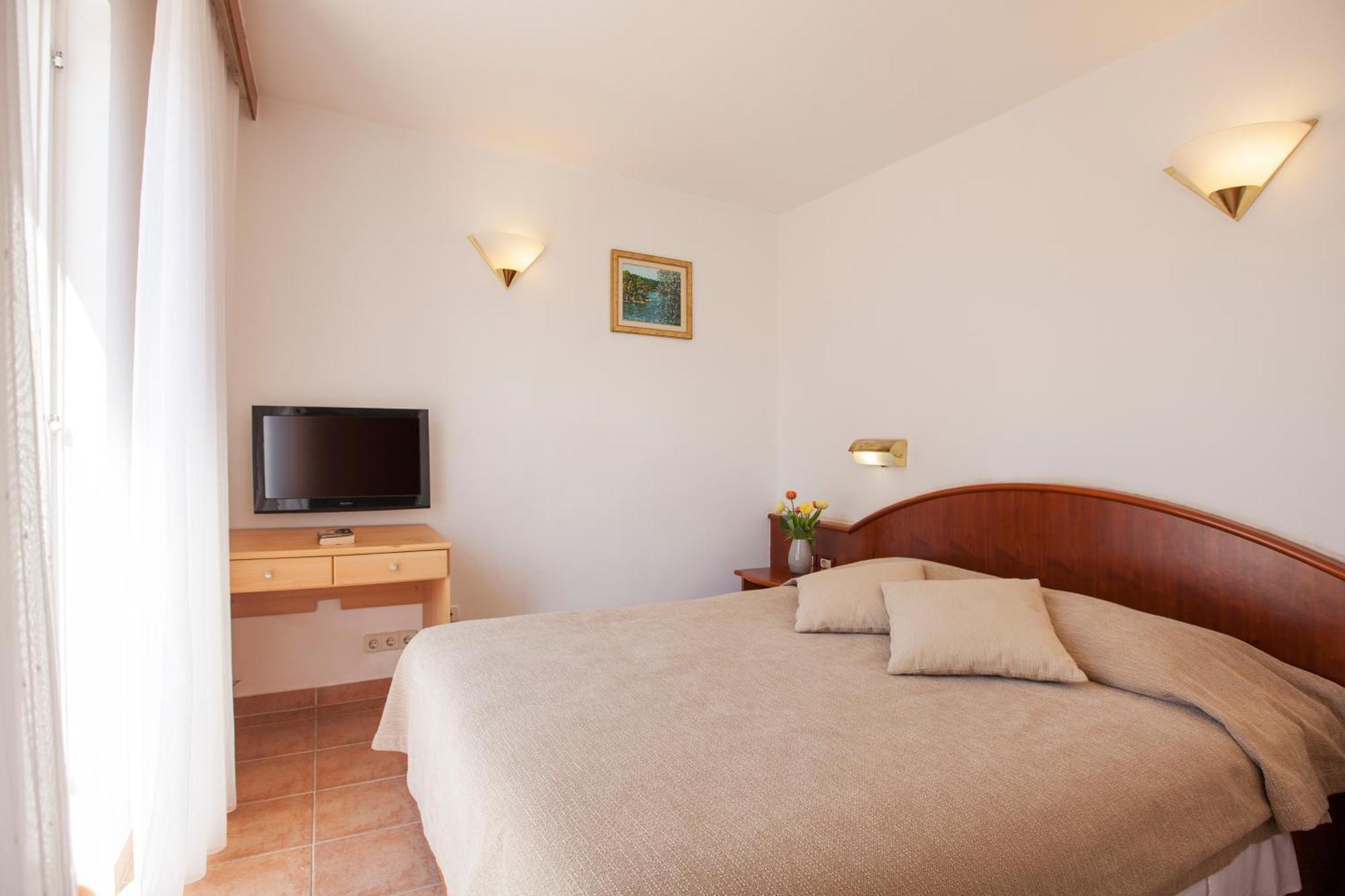 Single Room with Balcony and Sea View