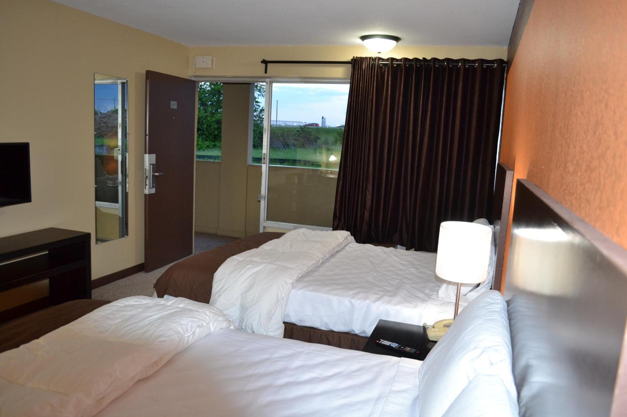 Double Room with Two Queen Beds - Non-Smoking