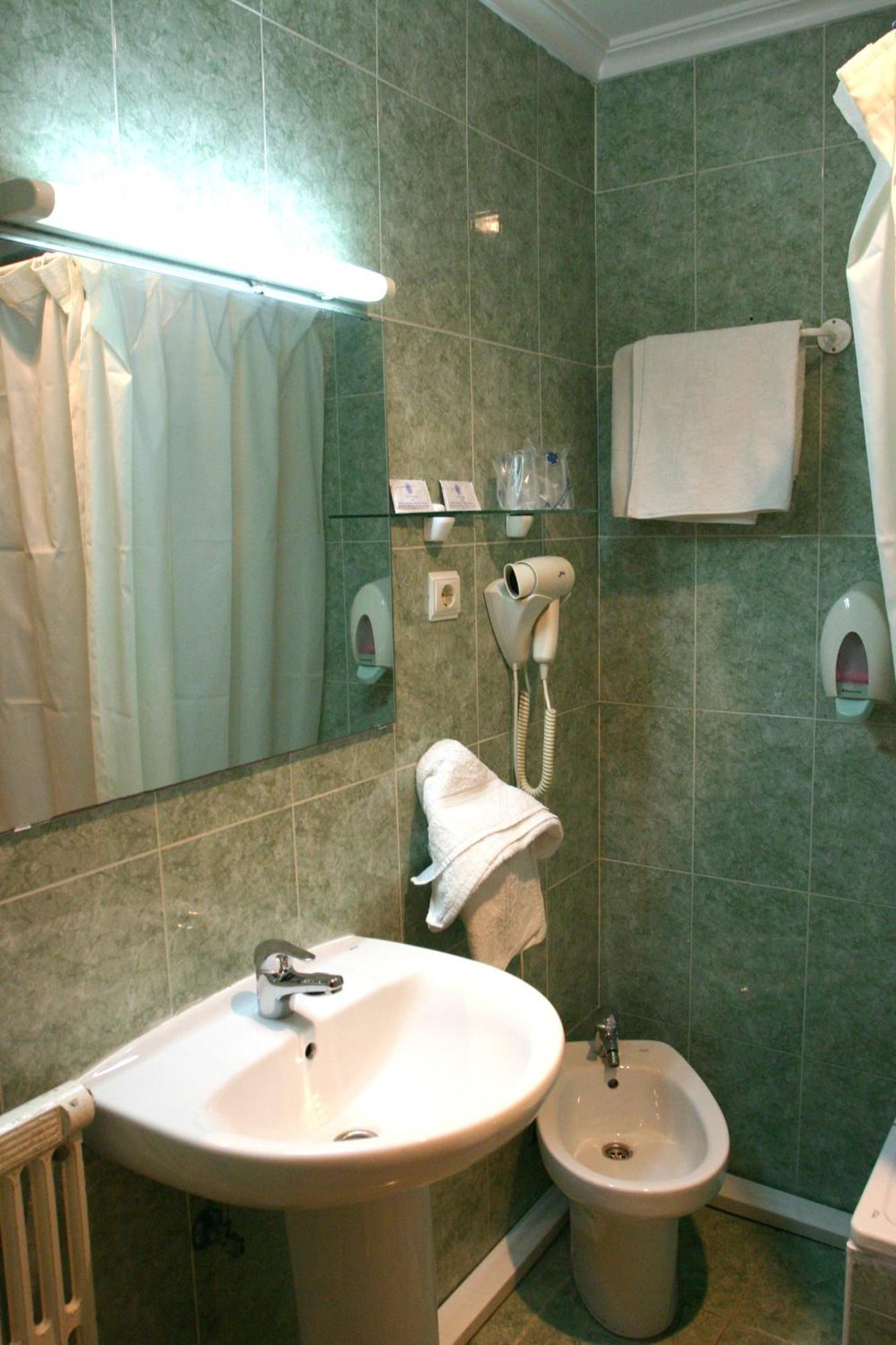 Triple Room,684917589:JPEG