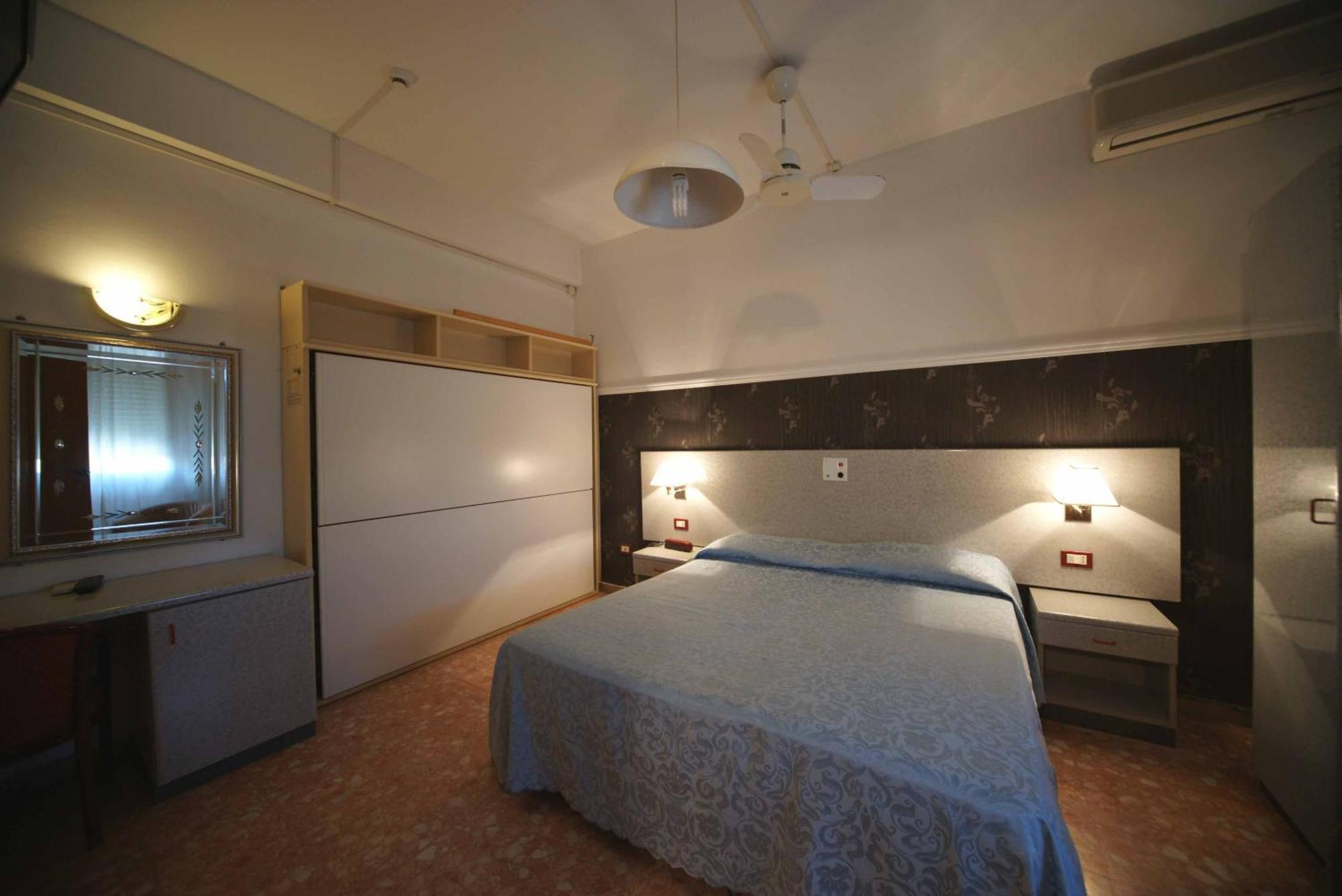 Standard Triple Room,685614084:JPEG