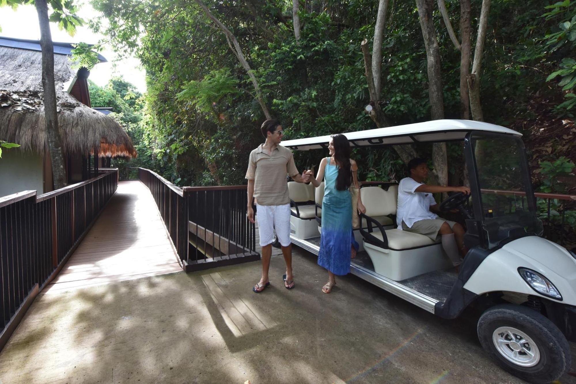 1 King Bed Canopy Villa Forest View