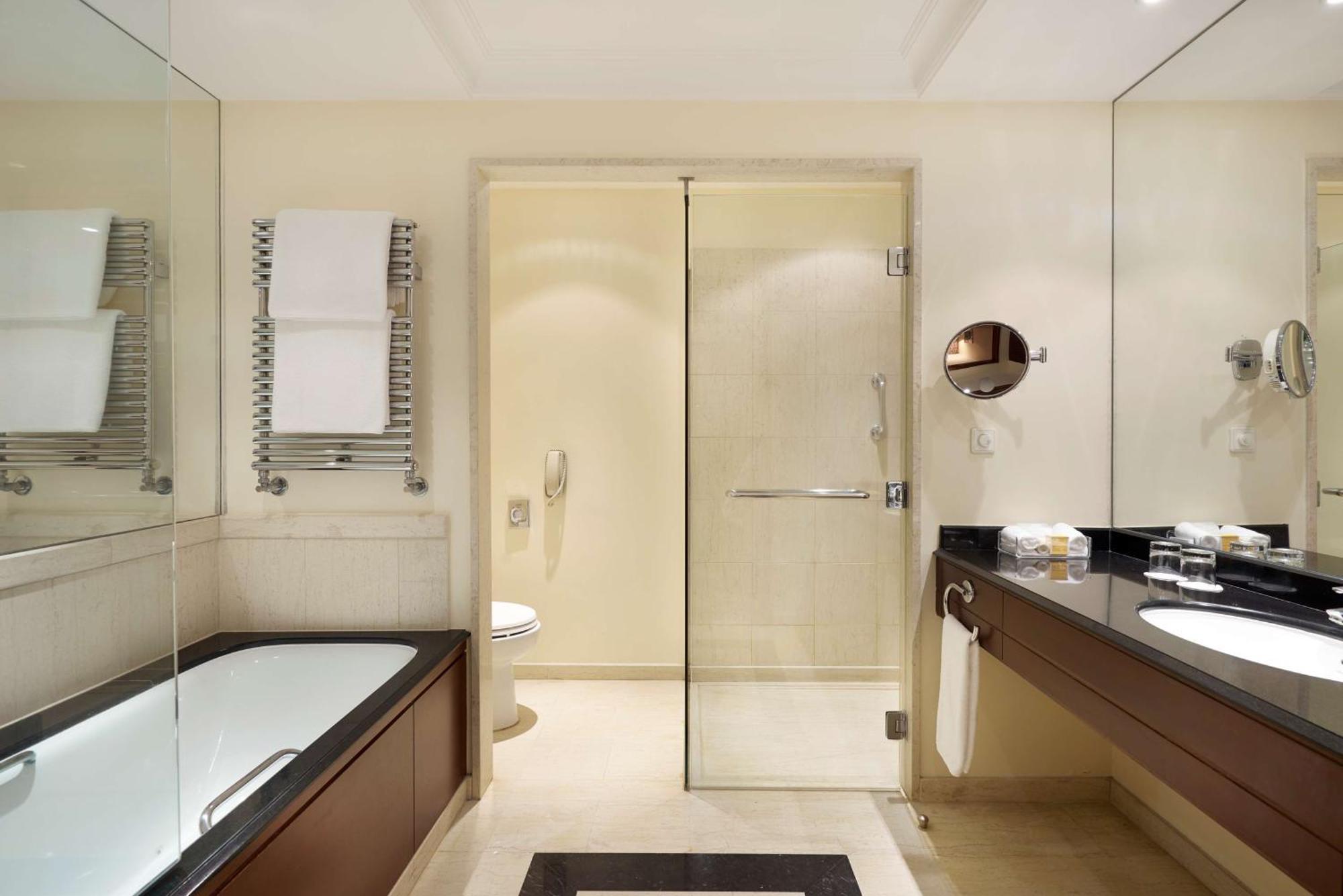 Deluxe King Room Pool View Club Access,1654253822:JPEG