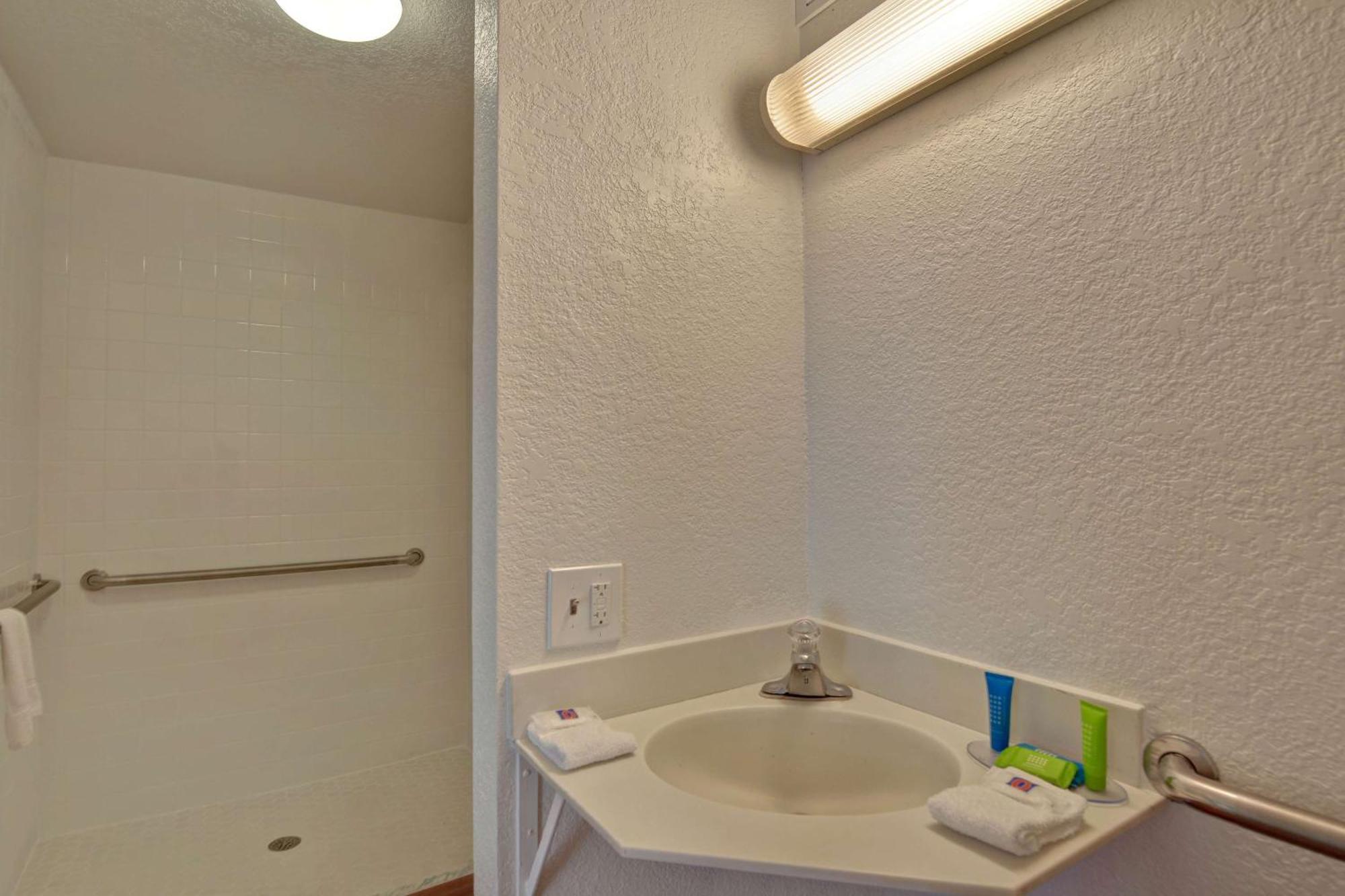 Habitación Cuádruple adaptada para personas con discapacidad