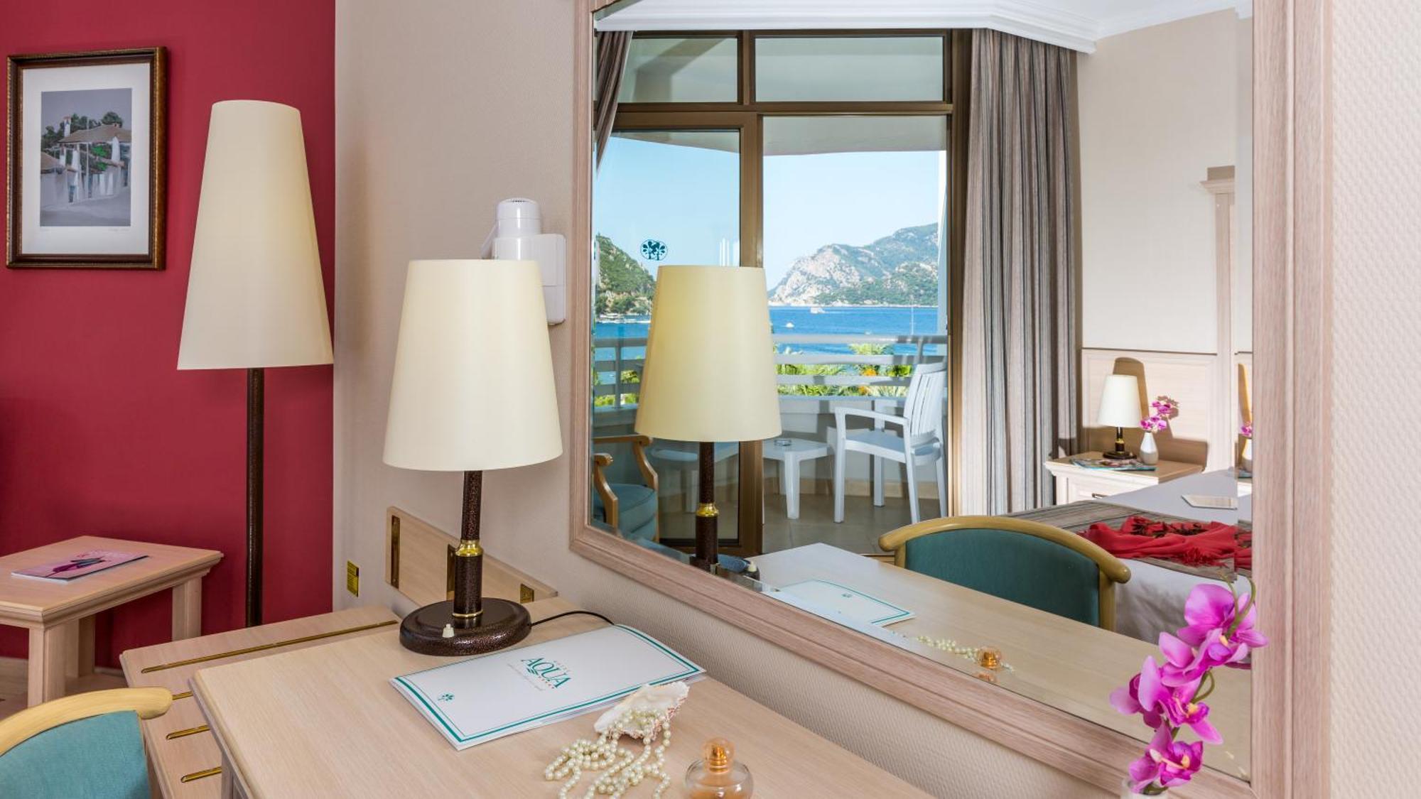 Habitación Doble Estándar con vistas parciales al mar - 1 o 2 camas (2 adultos + 1 niño)