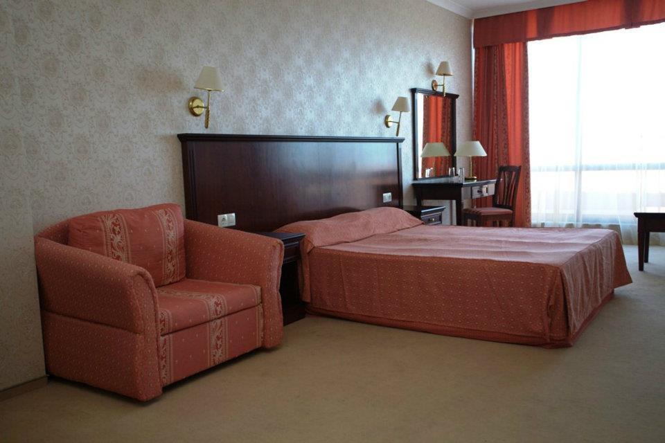 Zweibettzimmer mit Balkon