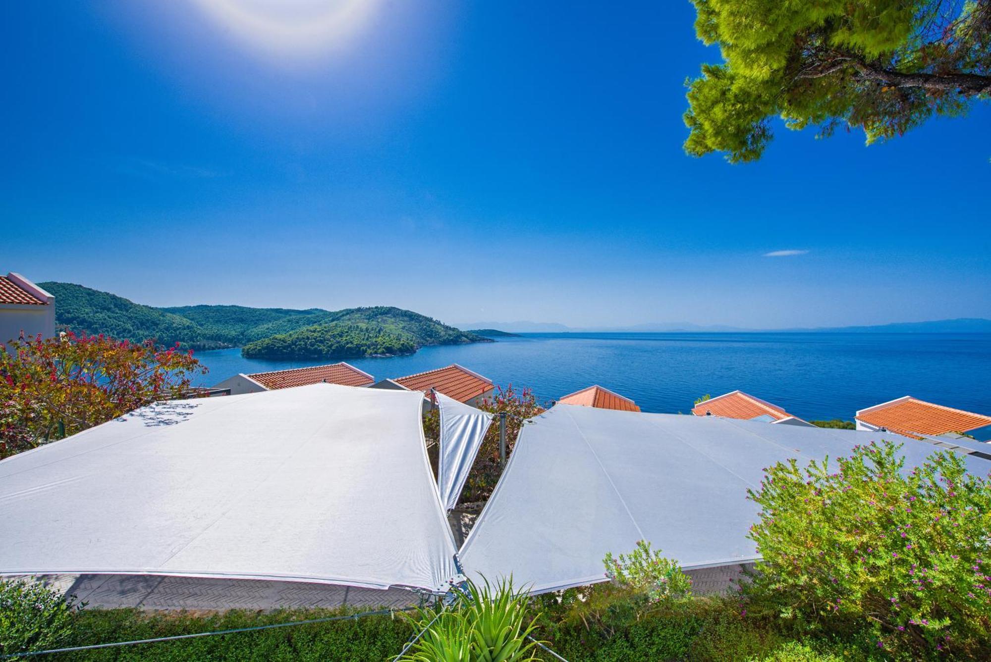 Sea View Twin or Double Room Elevated Ground Floor
