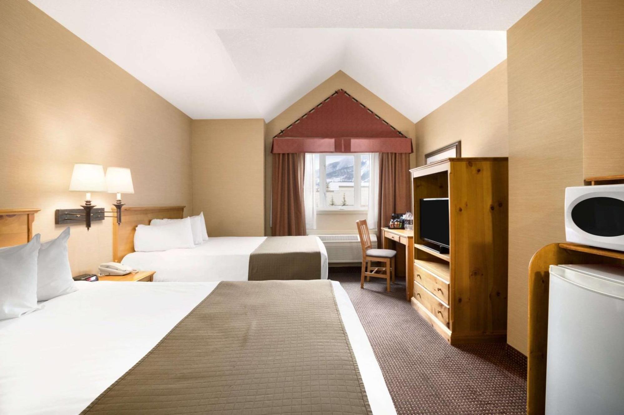Double Room with Two Double Beds - Railway View