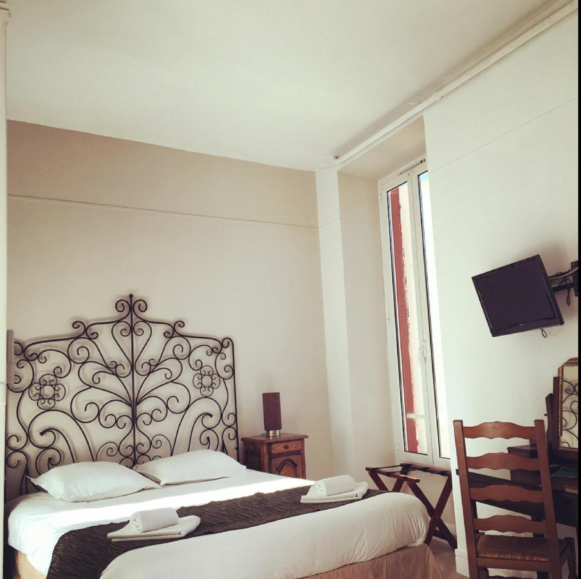 Superior Room with 1 Double Bed and 1 Single Bed
