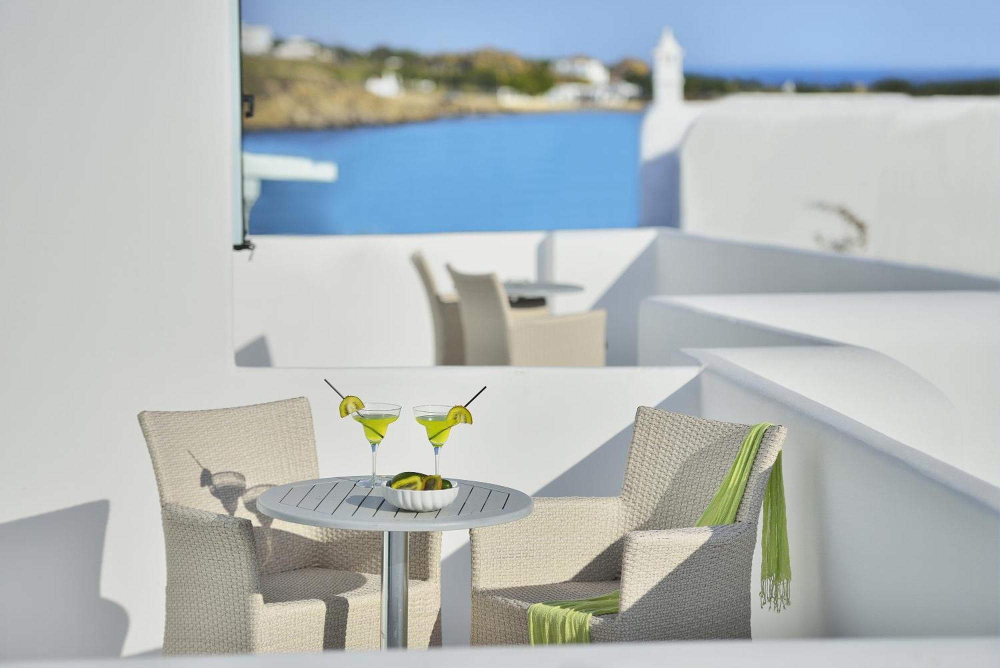 Suite Junior con vistas parciales al mar